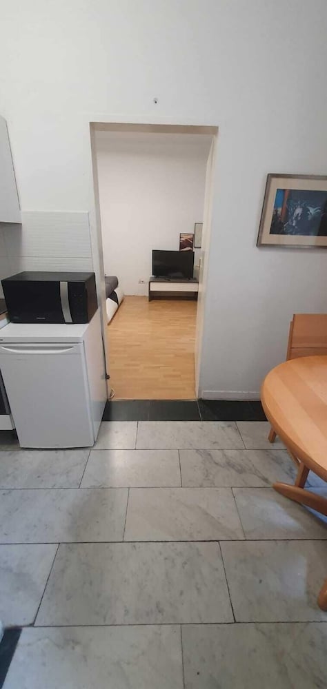 Modern Apartment Near Enkplatz
