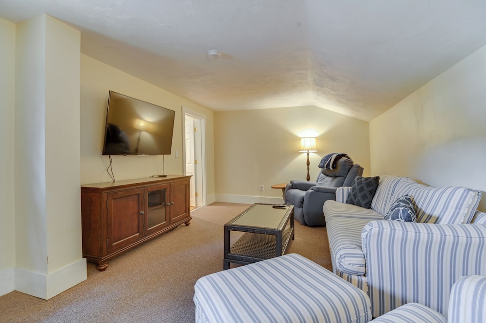 7 Mi to Cranmore Ski Resort! Family Escape w/ Yard