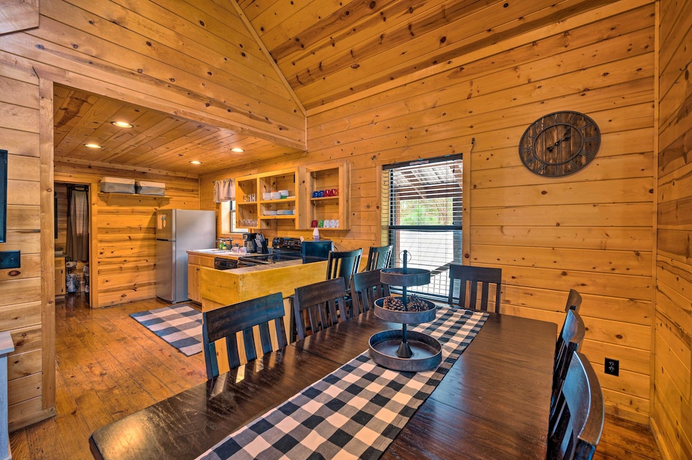 Cozy Sawyer Apartment - 2 Mi to Warren Dunes Park! view 3