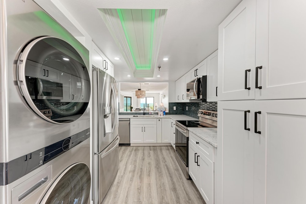 Anna Maria Island Beach Sands 202-private Beach Access-heated Pool
