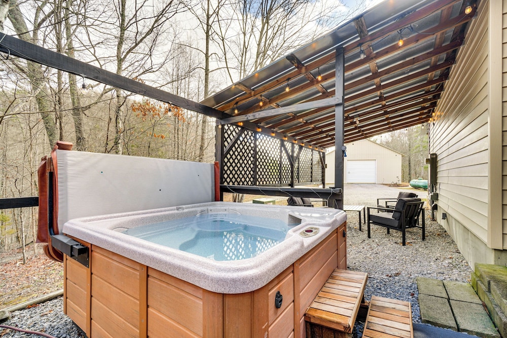 8 Mi to Tellico Plains: House & Cabin Near Trails!