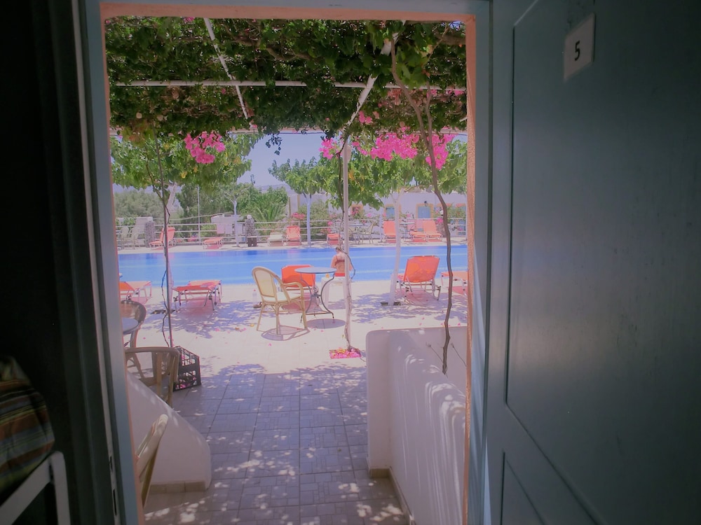 Santorini Camping & Hostel
