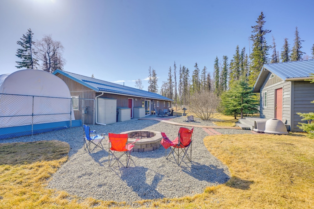 Yard Space w/ Fire Pit: Kenai Getaway!