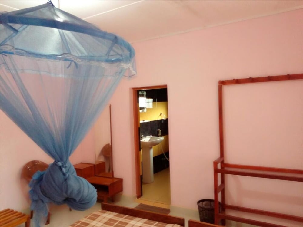 Lizzie Villa Guest House