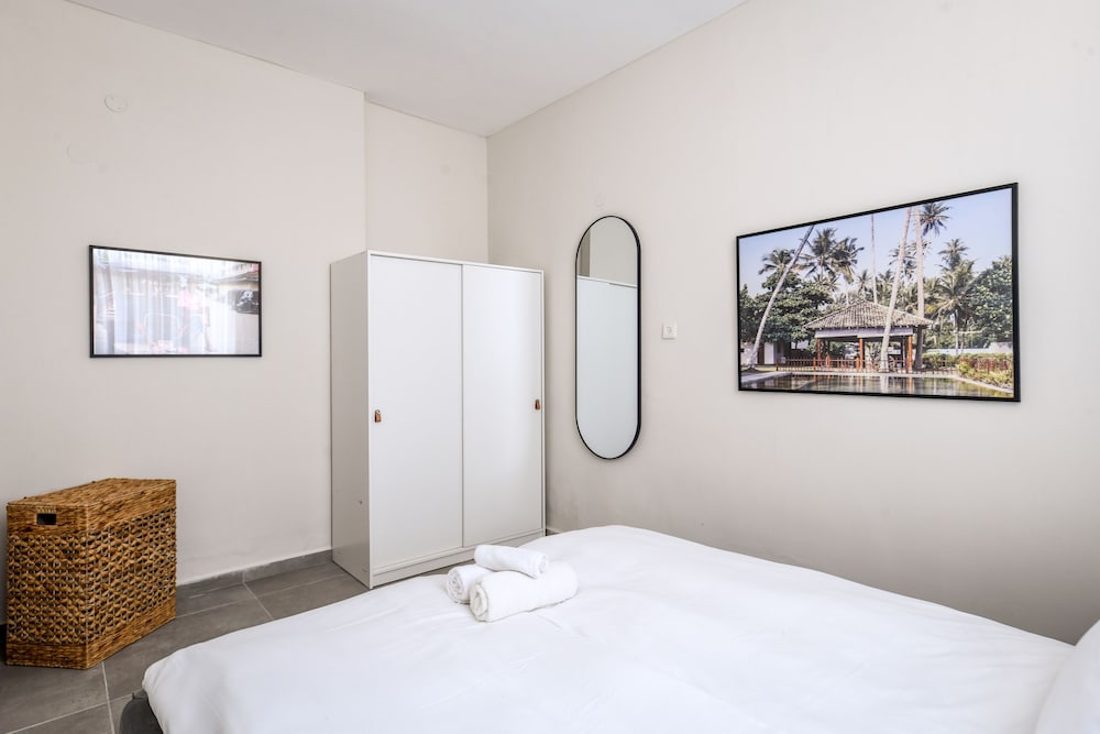 Spacious & Bright 3BR Apt with City View view 4