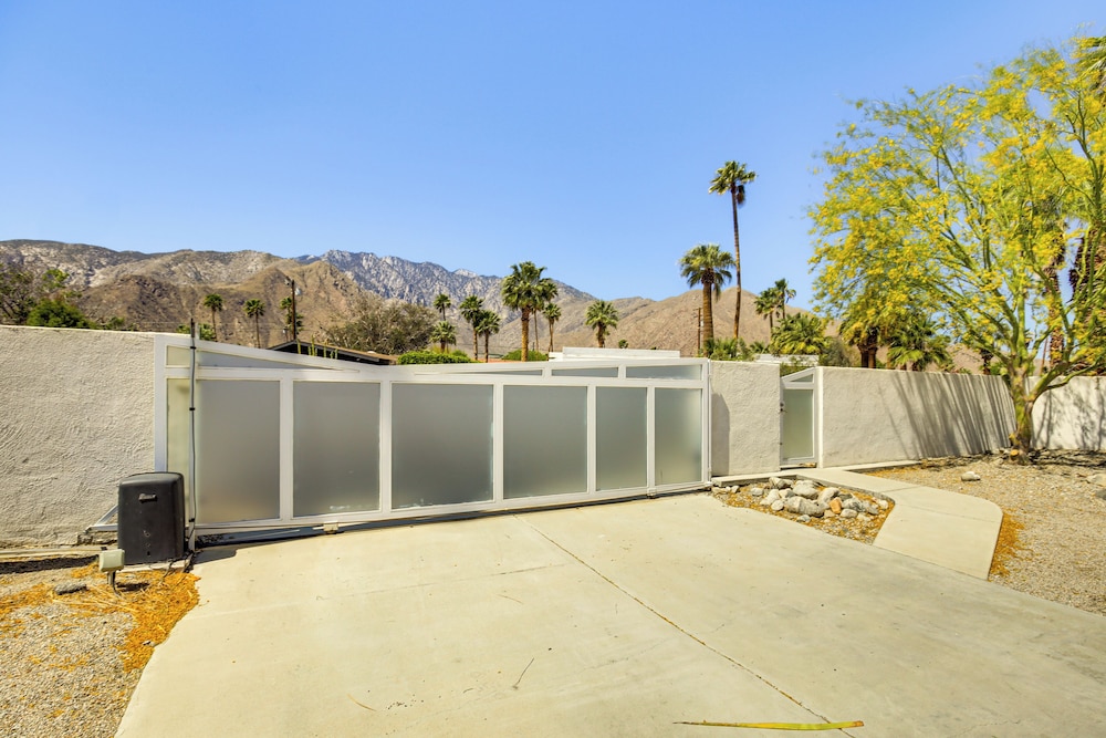 3 Mi to Dtwn: Palm Springs Gem w/ Private Pool!