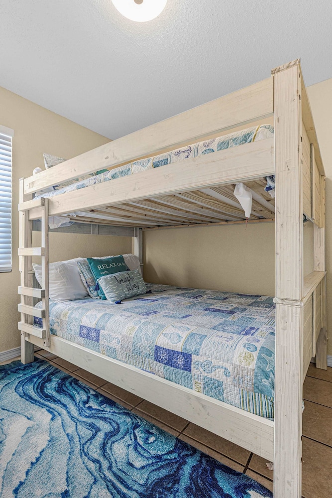 Sunrise Village 215- 2BR 1BA Gulf Front Sleep 6