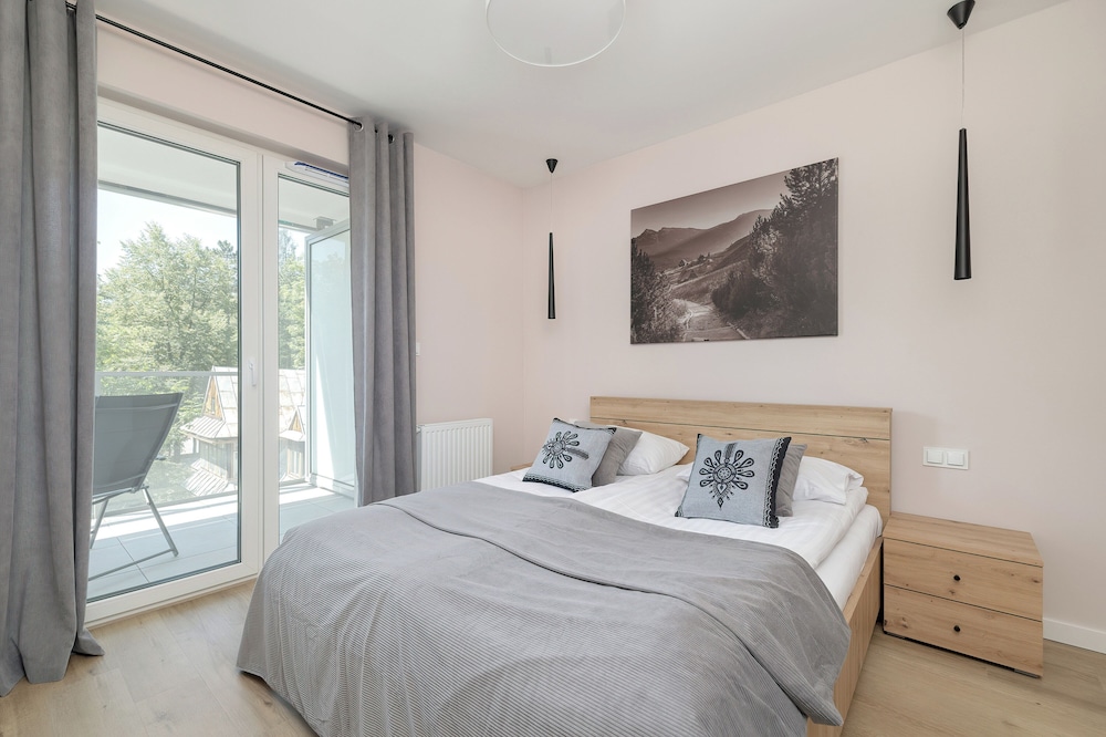 Szymony Apartment by Renters Prestige