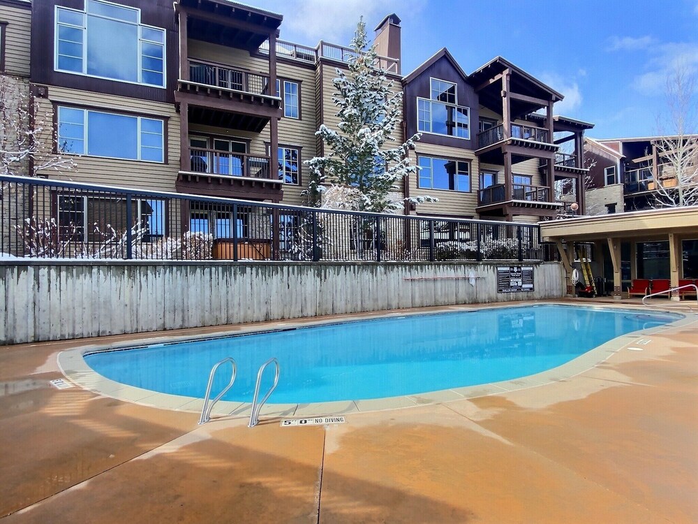 Ski Ya Soon At Silver Star! 2 Bedroom Condo
