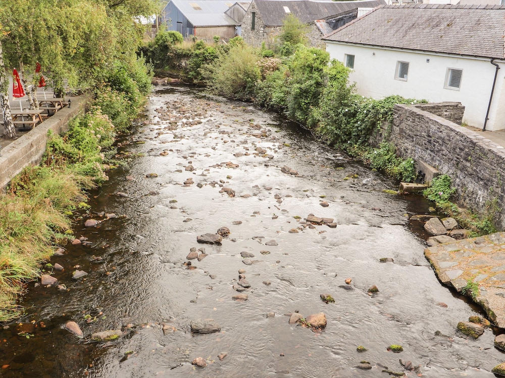 Glan Y Ddol