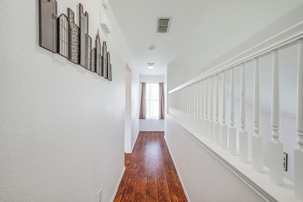 3 Mi to Dfw: Pet-friendly Euless Home