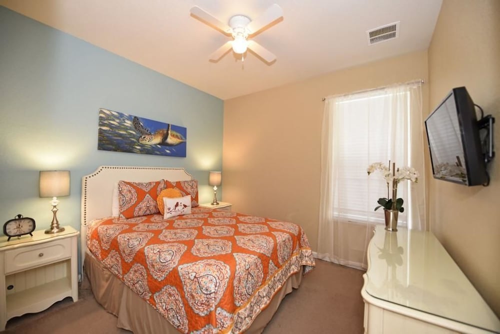 7825 The Windsor House 6 Bedroom by Florida Star