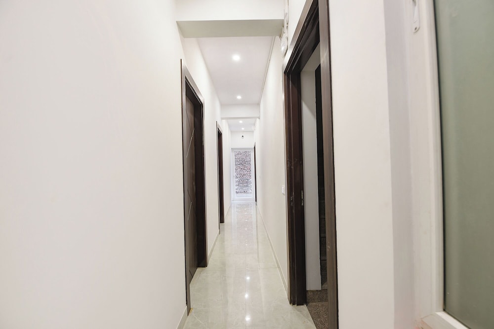 Fabhotel Black Pepper
