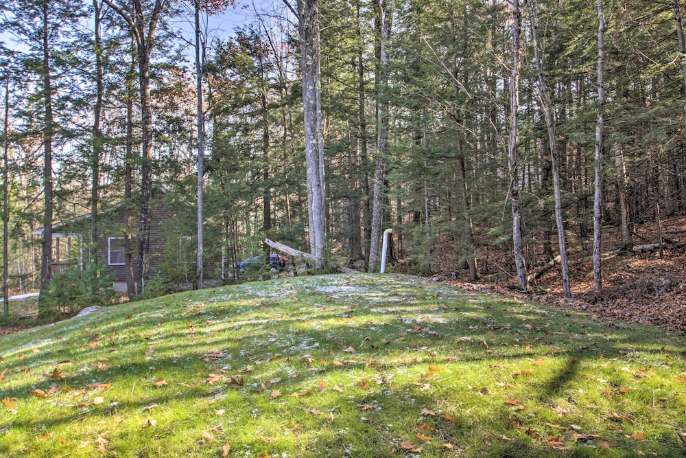 Modern Family Home ~ 10 Mi to Ski Cranmore Mtn! view 5
