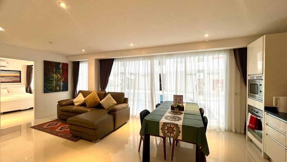 B12 - 2 Bedroom Condo With Pool Access, Karon Beach