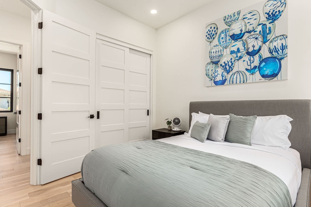 Papago Lux Townhouse 4level Oasis w Rooftop Lounge
