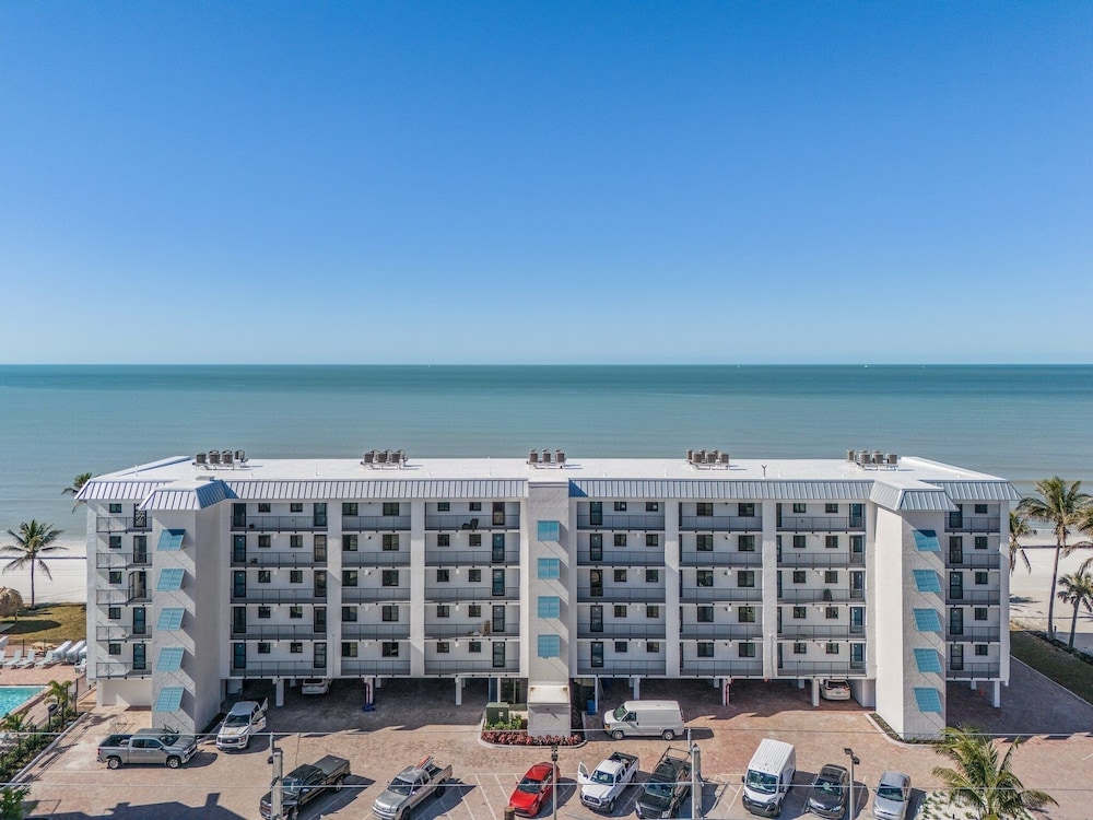 Seaside 209: Oceanview 2br/2ba Condo With Pool, Steps To Beach 2 Bedroom Condo
