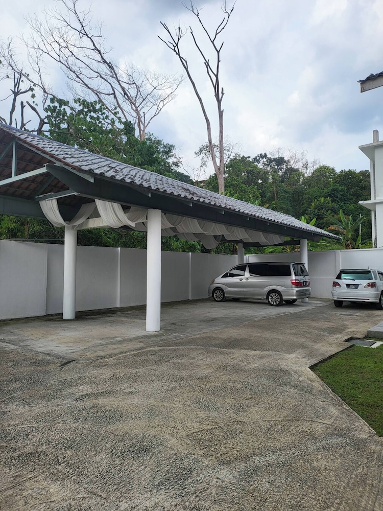 Luxury Tropical Bungalow in Damansara Golden Core