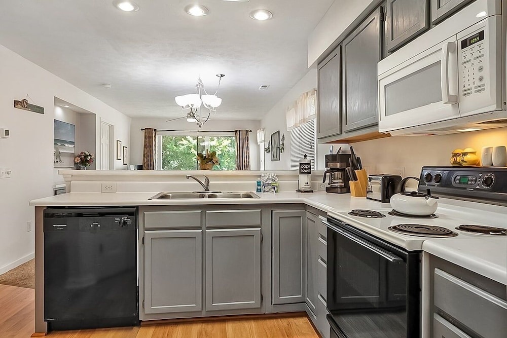 River Oaks 33f 2 Bedroom Condo