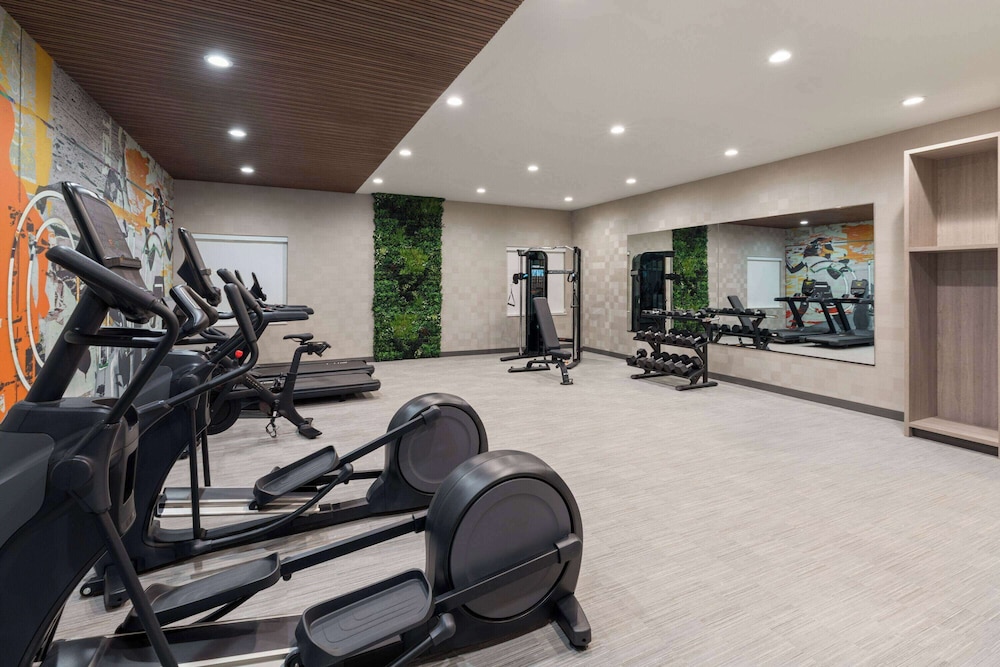La Quinta Inn & Suites by Wyndham DeSoto