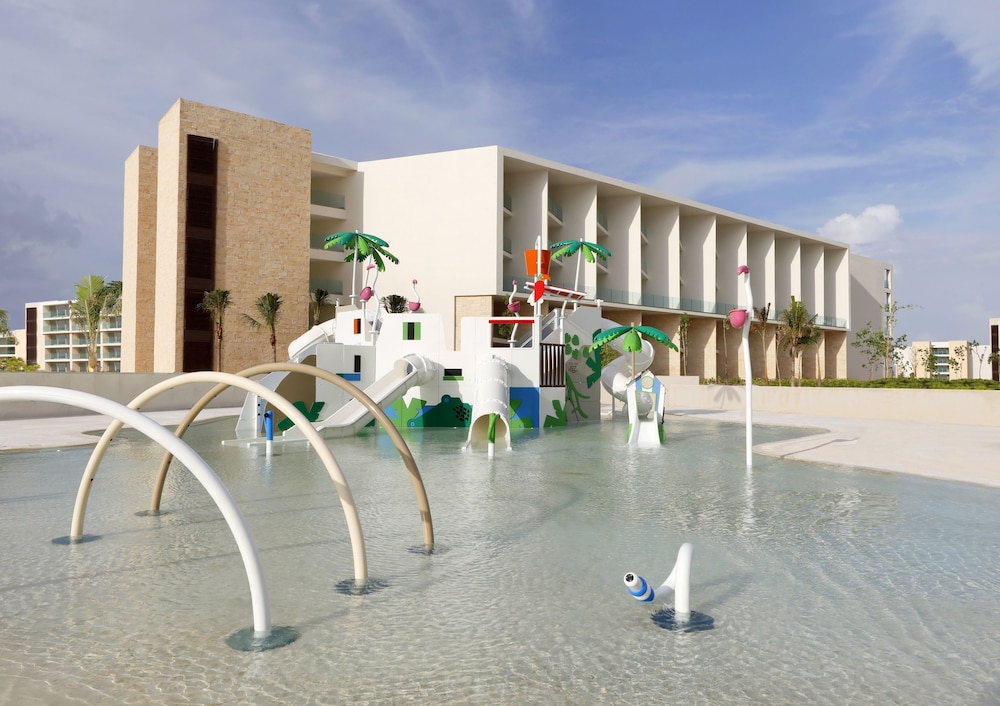Family Selection at Grand Palladium Select Costa Mujeres - All Inclusive
