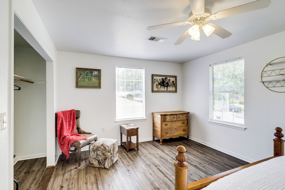 1 Mi to Downtown & Shopping: Quiet Brenham Home