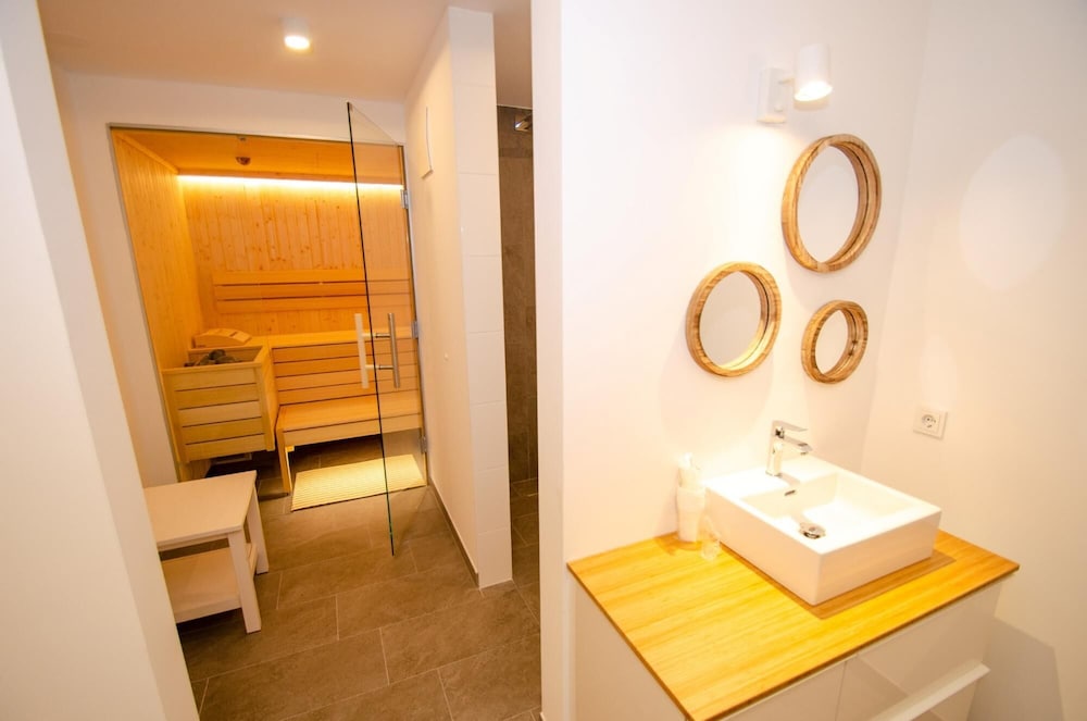 Finest Villa Zell am See - Penthouse Sauna