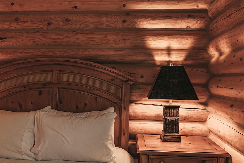 Harfang 51 - Stunning log Cottage With Private hot tub Pool and Scandinavian dry Barrel Sauna