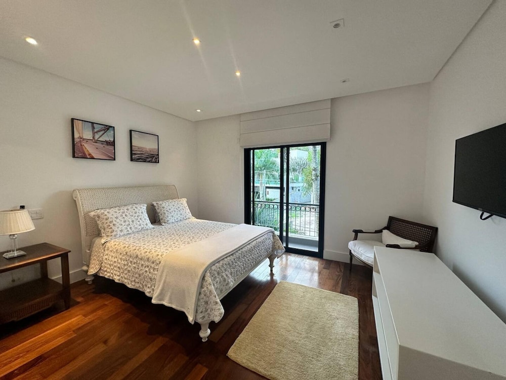 Mans o 6 Suites Riviera