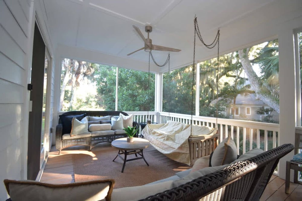 Island Time - Pet Friendly and Minutes From Beach