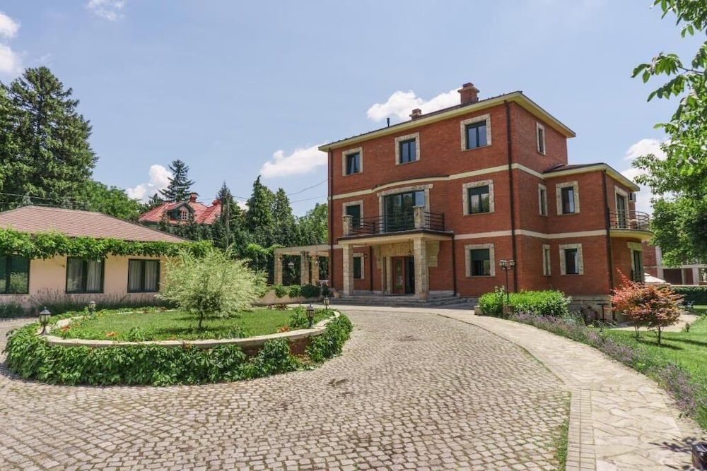 Belgrade Hills Villa and Suites