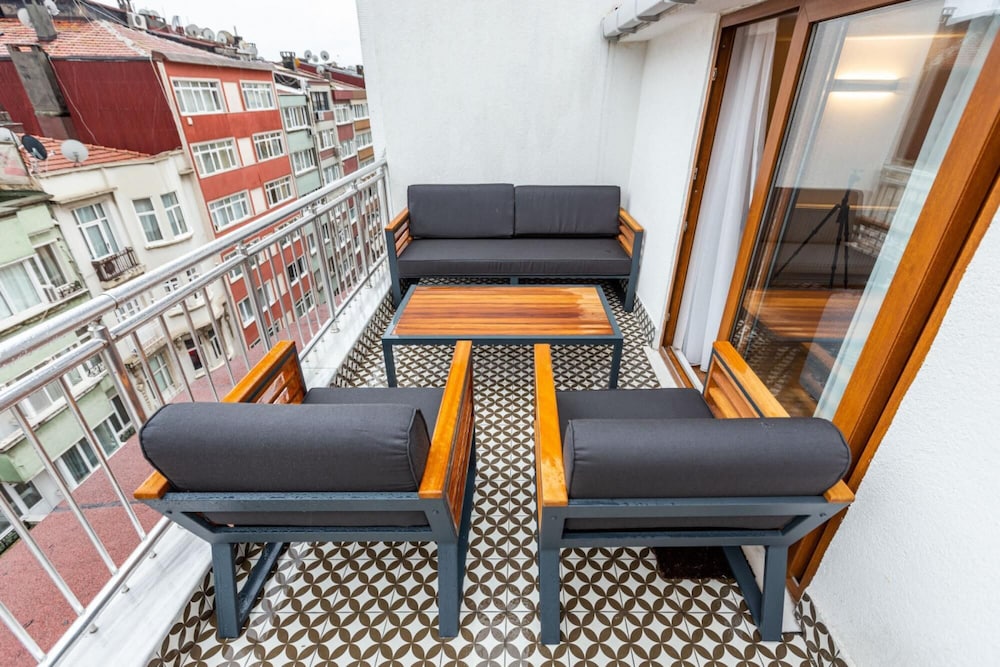 Central Flat With Lovely Terrace in Ferikoy Sisli