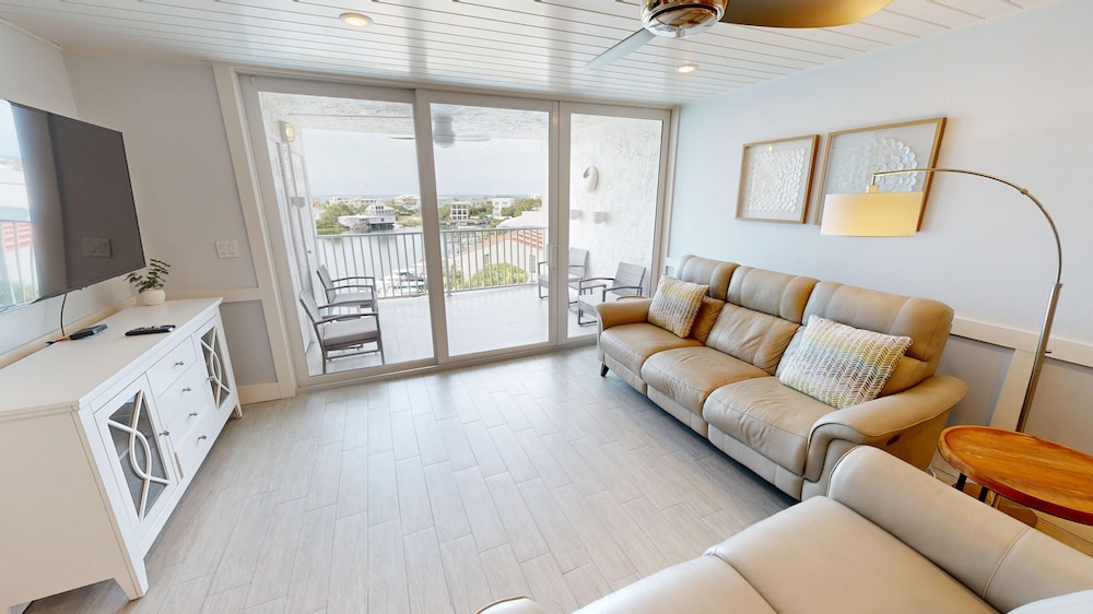 Dolphin Point 604c 2 Bedroom Condo