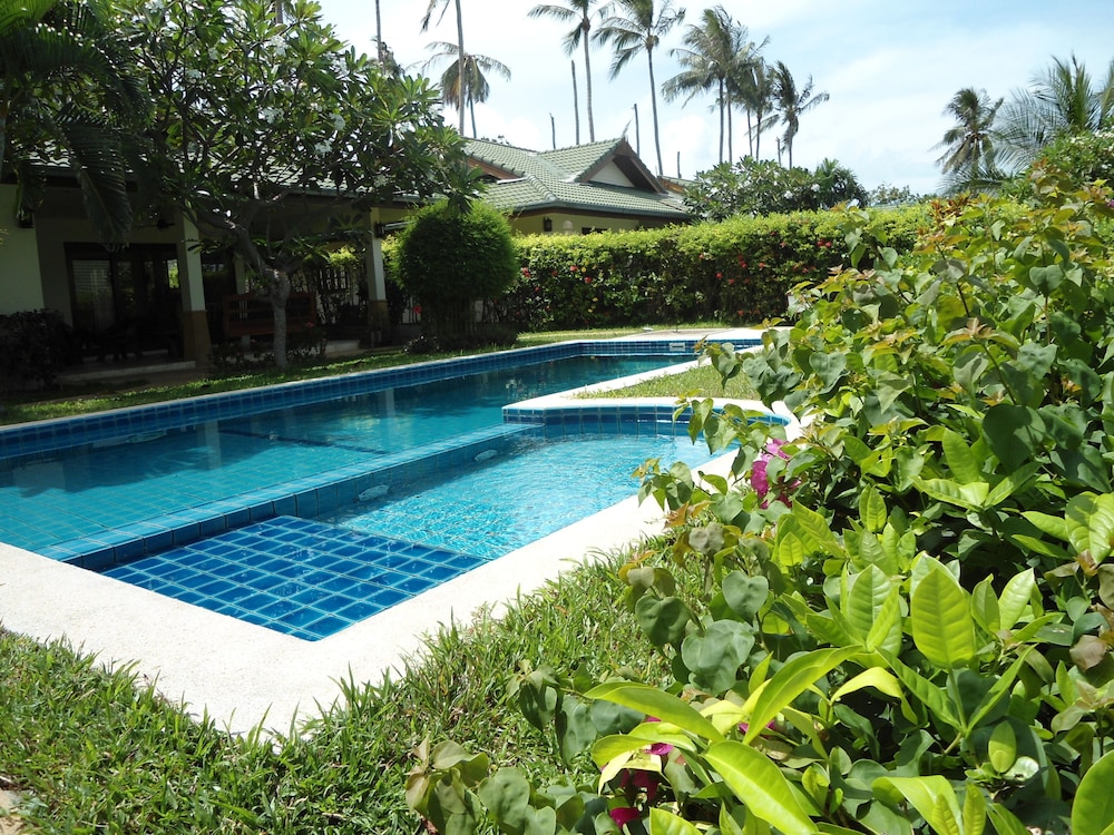Idyllic Samui Beach Villa Resort