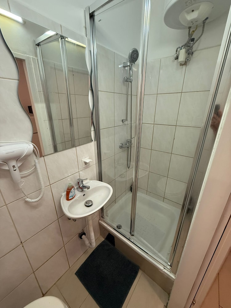 Cozy 1BR Apt Budget Stay Westbahnhof
