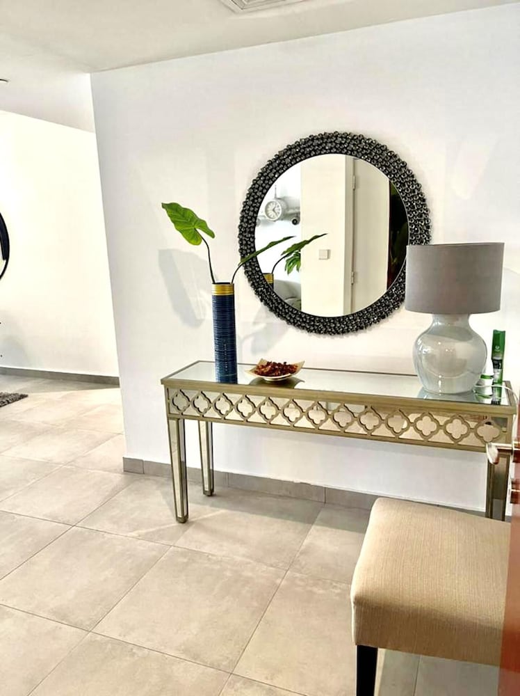 Jbr Sea View Captivating 4-bed Apartment in Dubai