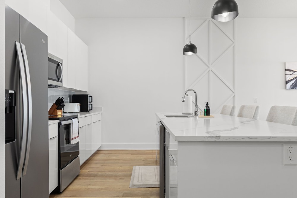 NEW Casa Sol Casa Cielo - Luxurious Newly Built Tampa Townhouses In Prime Location
