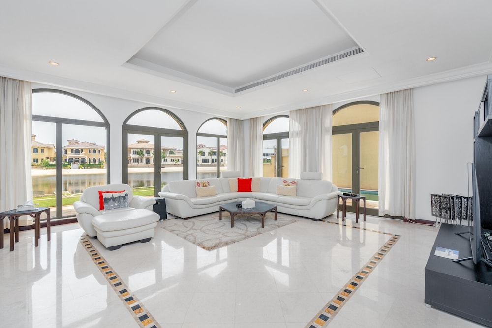 Exclusive 4BR Villa w Private Pool Beach