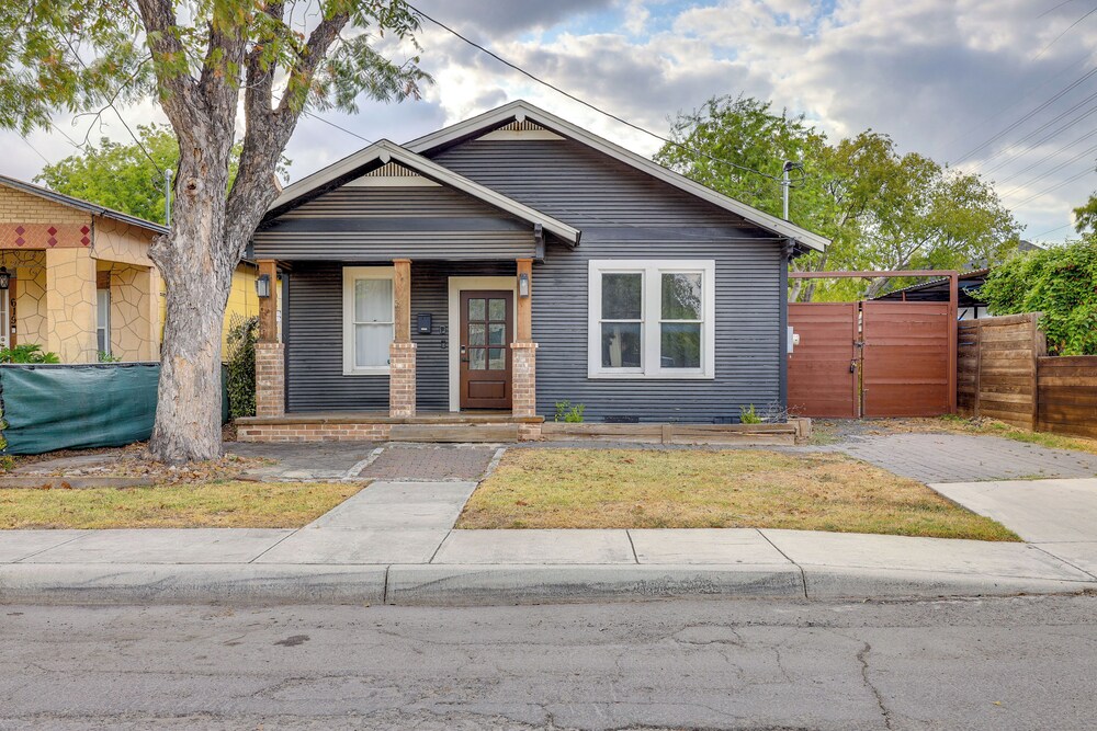 ~ 2 Mi to Dtwn San Antonio: Comfy Home w/ Yard!