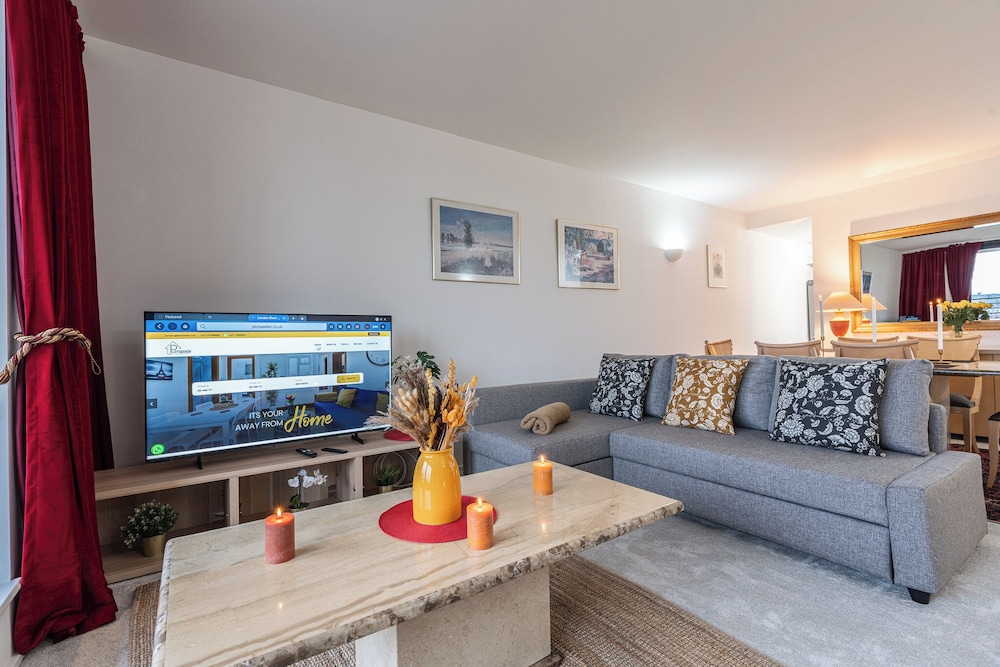 Duplex 2BR 2BA Flat Near Gloucester Rd Station