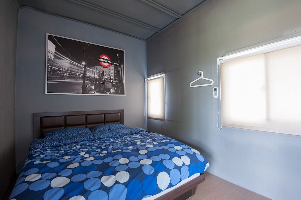 Cape 42 Hostel III