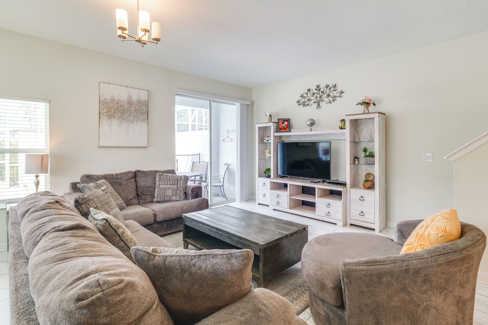Pet Friendly! Townhome w/ Pool in Championsgate