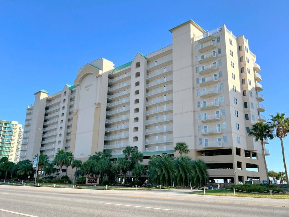 Regency Isle 704