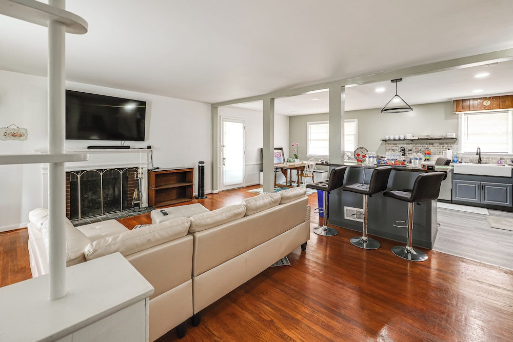 Fireplaces, Fire Pit & Family Fun: Alexandria Home
