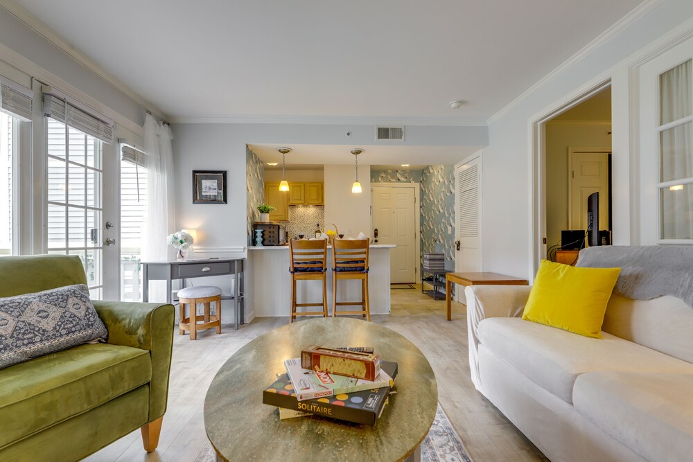 Charming Norwich Condo w/ Pool Access! view 4