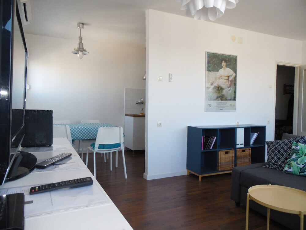 Comfortable apartment with great city and sea view