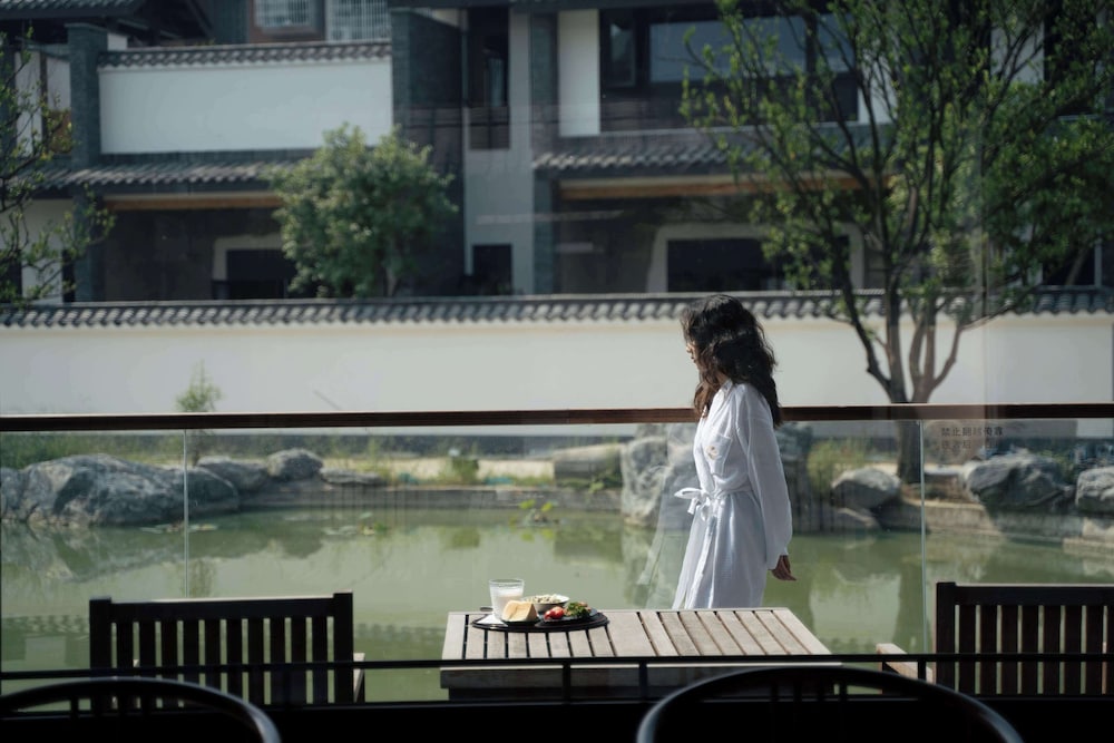 MOONRISE HOTELS & RESORTS