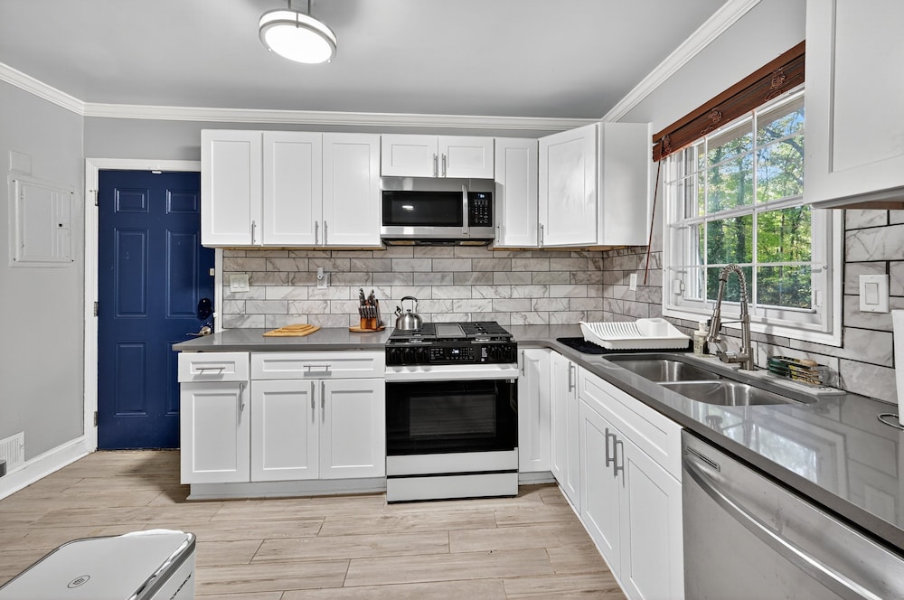 Charming East Atlanta Oasis Meets City Vibe 2 Bedroom Home