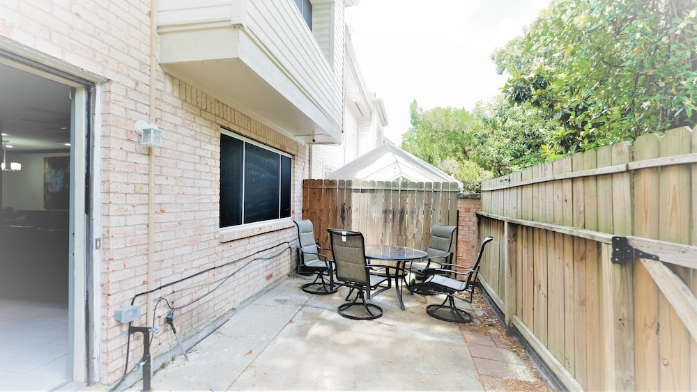 2Bdrm 2Bath 2Beds - NRG - GRB - MM-Park - Image 1