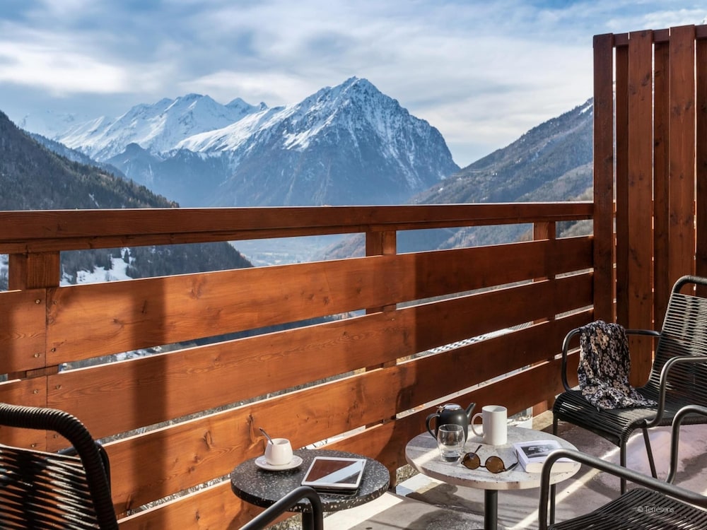 Apartment in Alpe D'huez Near Grandes Rousses